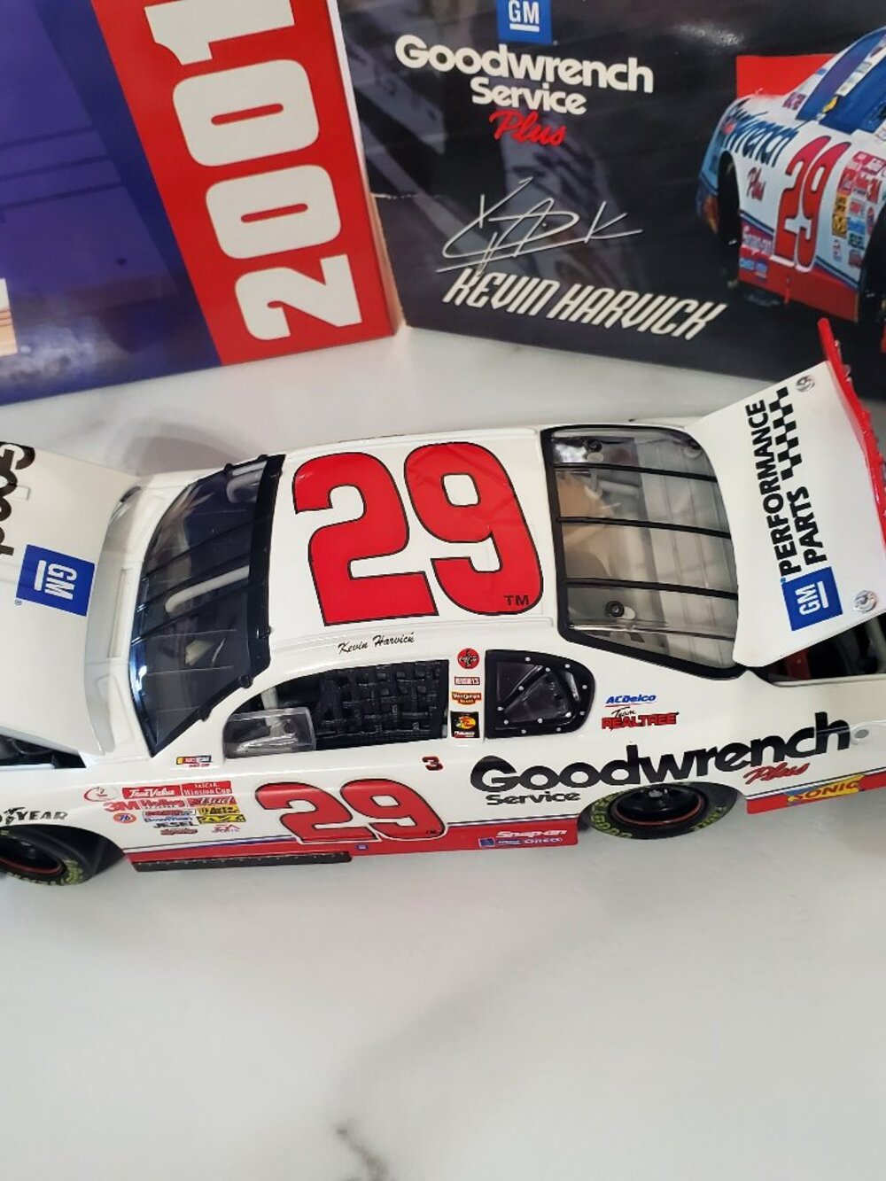Kevin Harvick #29 2001 1:24 Nascar Diecast Car